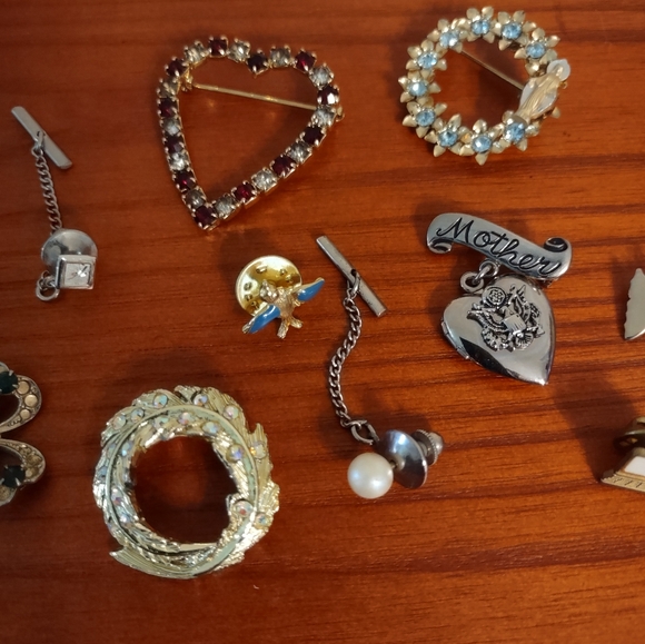 Costume Jewelry Lot of 13 Brooches and Pins - Picture 3 of 5